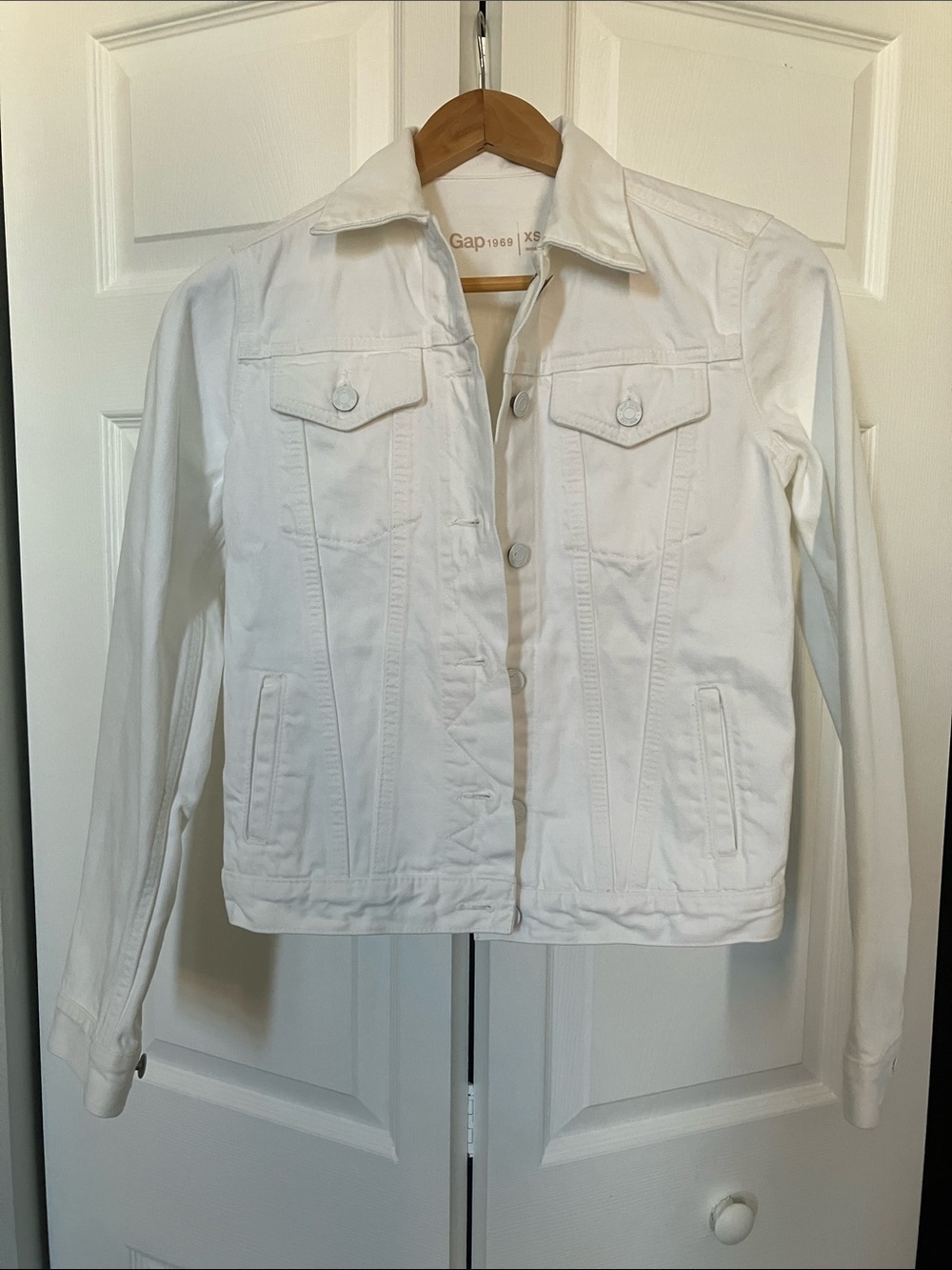 Gap white jean jacket, Size XS